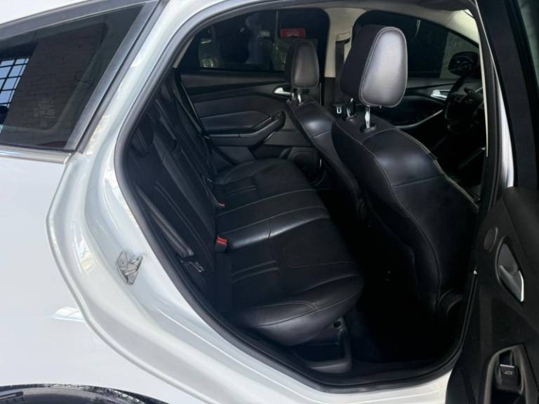 FORD - FOCUS - 2015/2015 - Branca - R$ 61.900,00