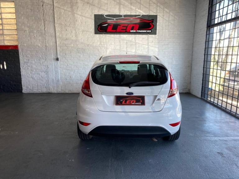 FORD - FIESTA - 2014/2014 - Branca - R$ 43.900,00