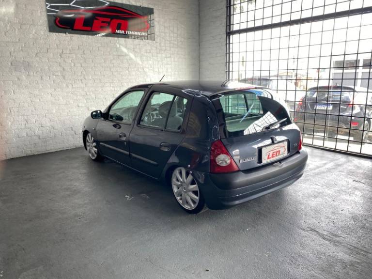 RENAULT - CLIO - 2003/2004 - Cinza - R$ 23.900,00