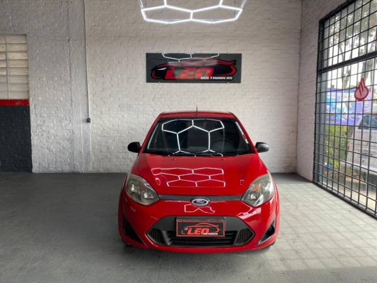 FORD - FIESTA - 2011/2012 - Vermelha - R$ 31.900,00