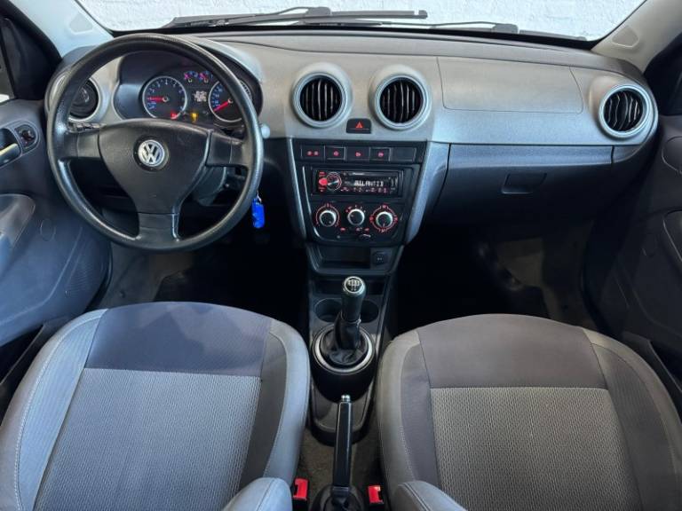 VOLKSWAGEN - VOYAGE - 2010/2011 - Preta - R$ 33.900,00