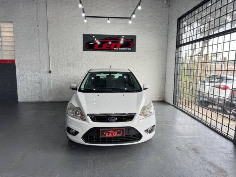 FORD - FOCUS - 2012/2013 - Branca - R$ 44.900,00