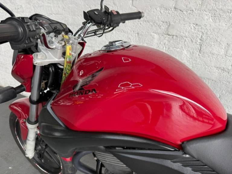 HONDA - CB 300R - 2009/2010 - Vermelha - R$ 12.900,00