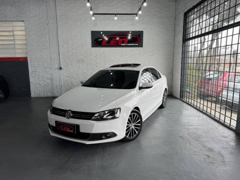 VOLKSWAGEN - JETTA - 2012/2013 - Branca - R$ 79.900,00