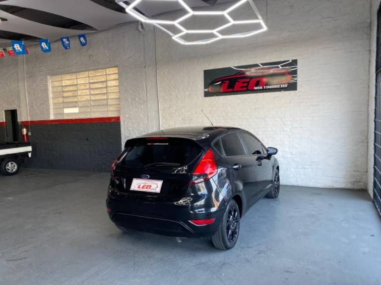 FORD - FIESTA - 2014/2014 - Preta - R$ 43.900,00