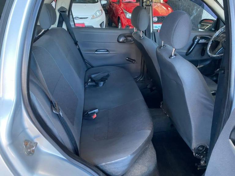 CHEVROLET - CORSA - 2004/2004 - Prata - R$ 20.900,00