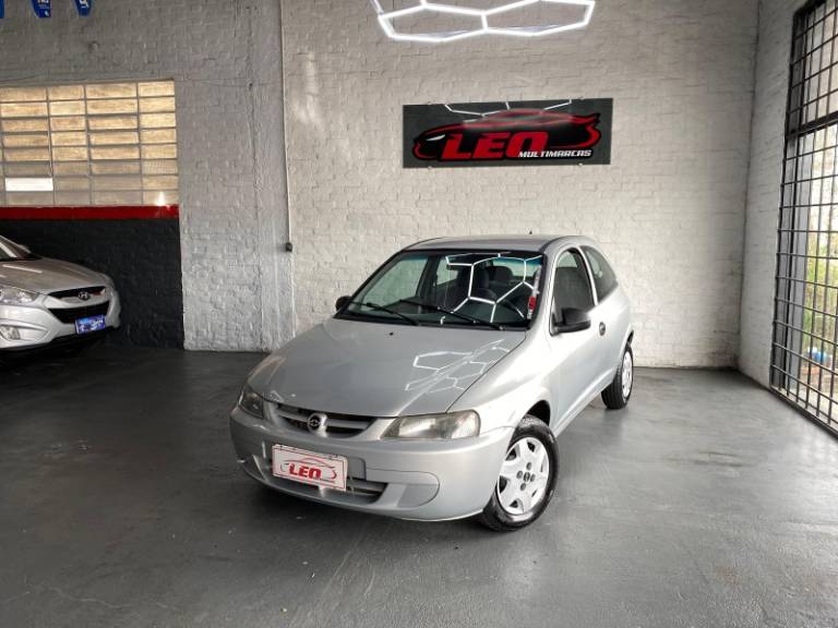 CHEVROLET - CELTA - 2001/2001 - Prata - R$ 15.900,00