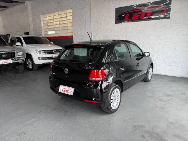 VOLKSWAGEN - GOL - 2015/2016 - Preta - R$ 45.900,00