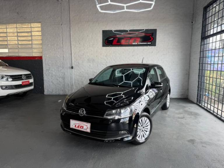 VOLKSWAGEN - GOL - 2015/2016 - Preta - R$ 45.900,00