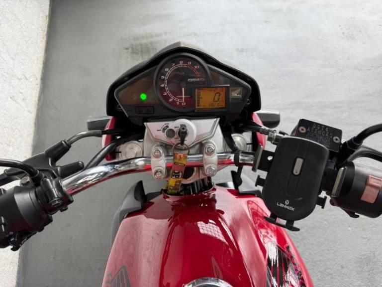HONDA - CB 300R - 2009/2010 - Vermelha - R$ 12.900,00