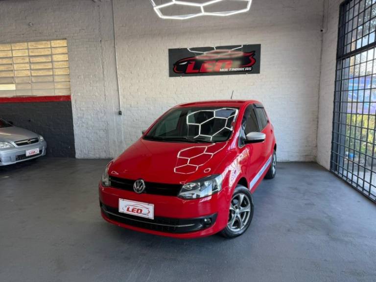 VOLKSWAGEN - FOX - 2013/2014 - Vermelha - R$ 47.900,00