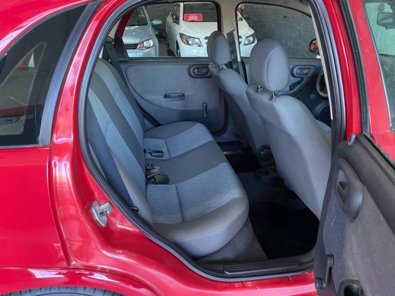 CHEVROLET - CORSA - 2006/2007 - Vermelha - R$ 27.900,00