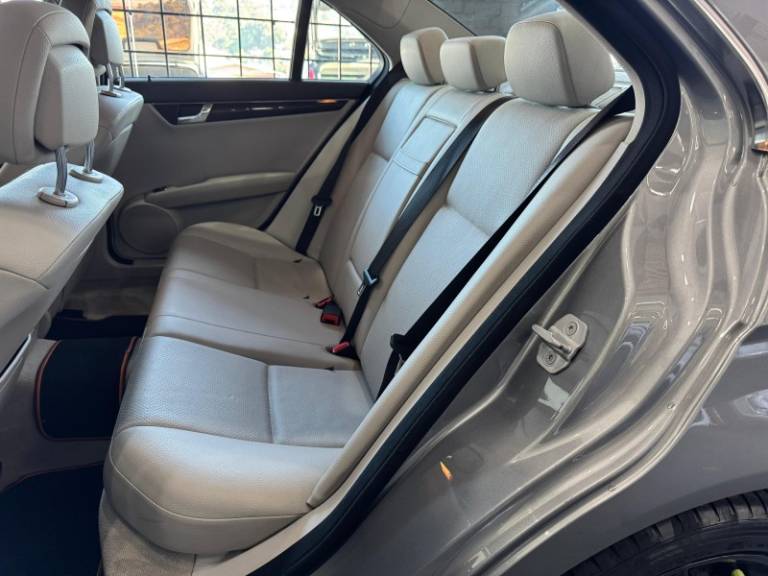 MERCEDES-BENZ - C 180 - 2010/2011 - Cinza - R$ 58.900,00