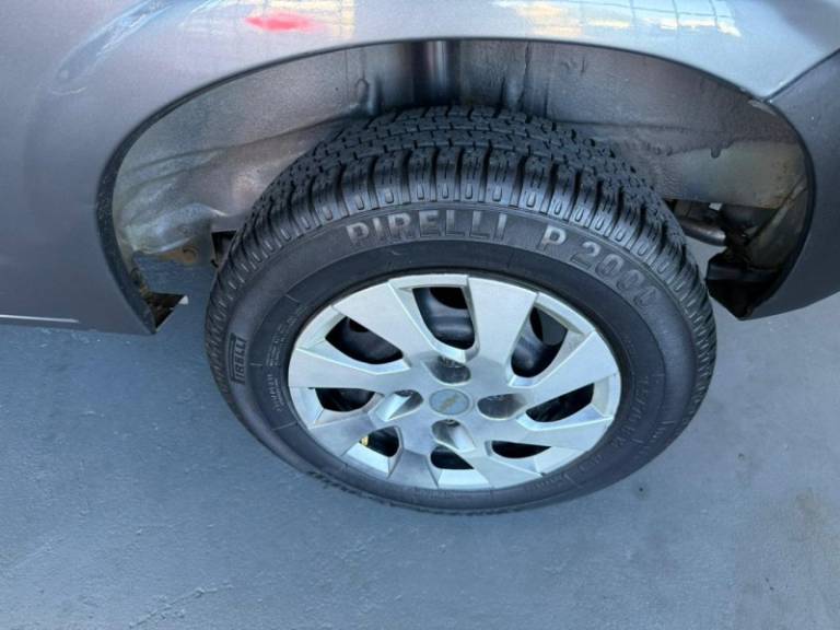 CHEVROLET - CELTA - 2011/2012 - Cinza - R$ 18.900,00