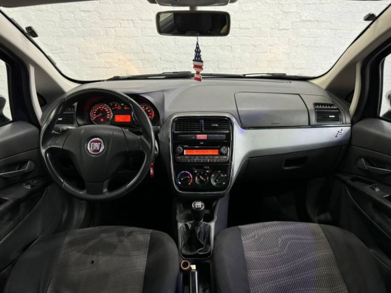 FIAT - PUNTO - 2010/2010 - Cinza - R$ 32.900,00