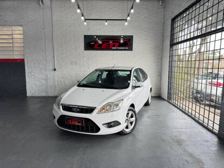 FORD - FOCUS - 2012/2013 - Branca - R$ 44.900,00