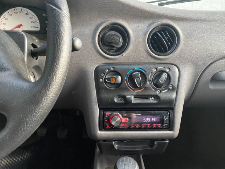 CHEVROLET - CELTA - 2001/2001 - Prata - R$ 15.900,00