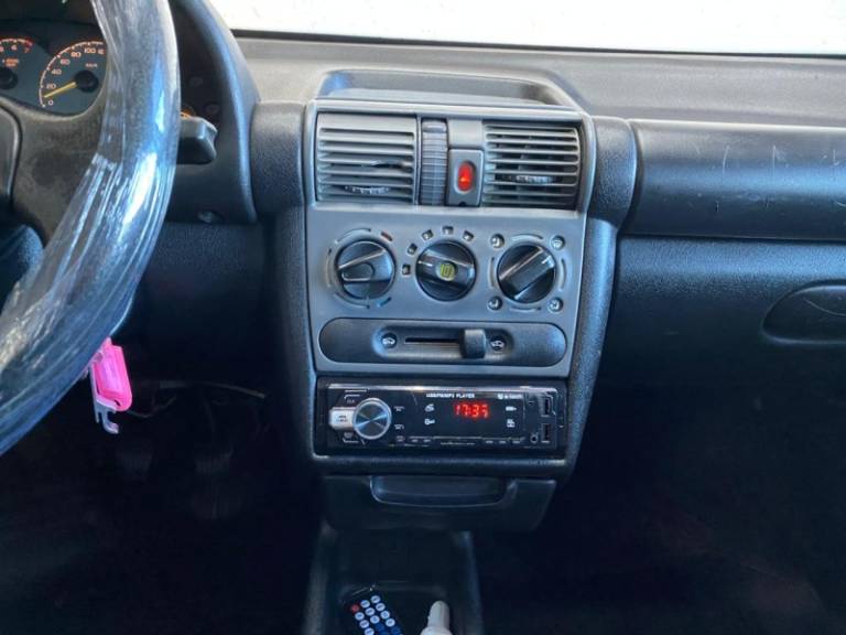 CHEVROLET - CORSA - 2004/2004 - Prata - R$ 20.900,00