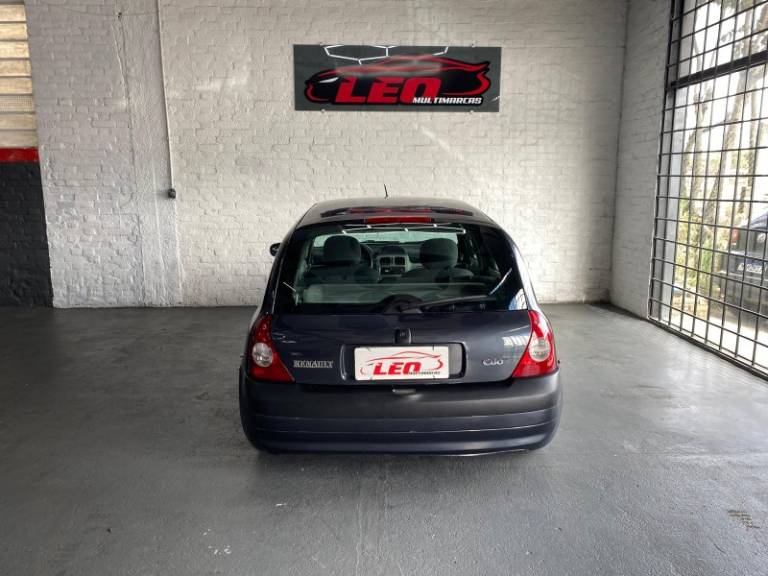 RENAULT - CLIO - 2003/2004 - Cinza - R$ 23.900,00