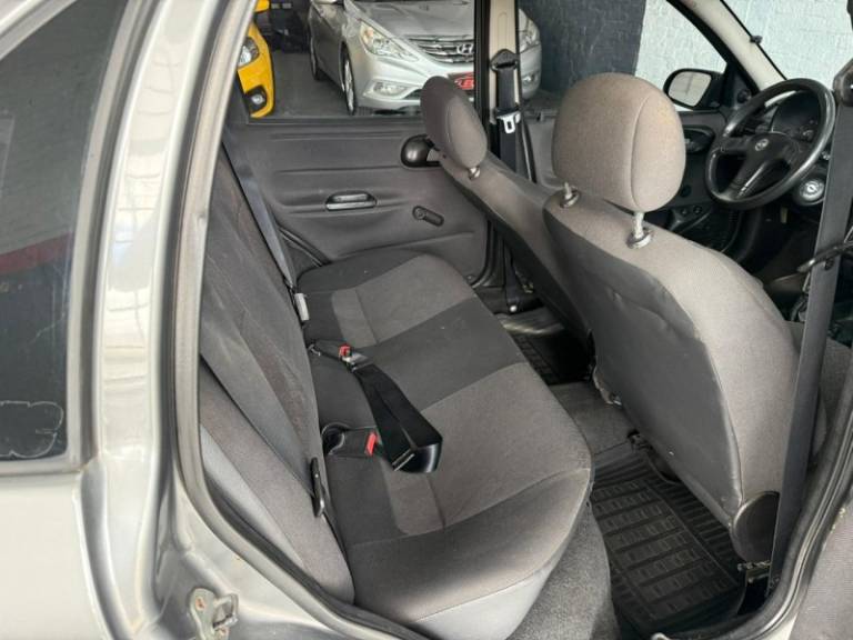 CHEVROLET - CORSA - 2005/2005 - Cinza - R$ 19.900,00