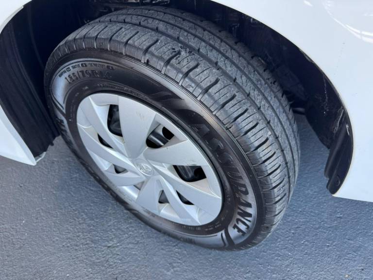 TOYOTA - ETIOS - 2017/2018 - Branca - R$ 53.900,00