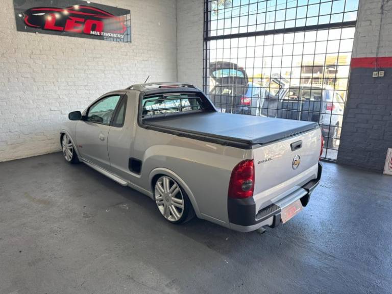 CHEVROLET - MONTANA - 2004/2005 - Prata - R$ 36.900,00