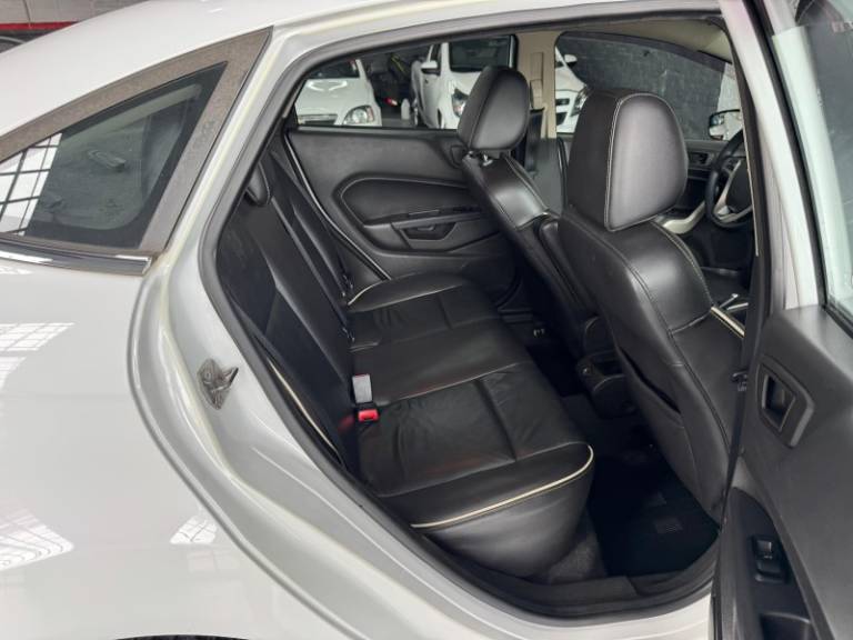 FORD - FIESTA - 2012/2013 - Branca - R$ 42.900,00