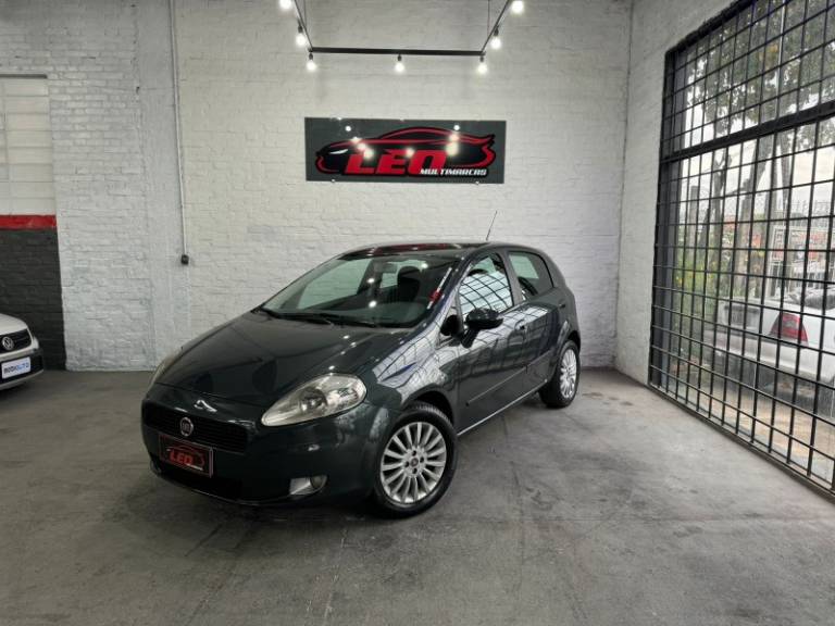 FIAT - PUNTO - 2010/2010 - Cinza - R$ 32.900,00