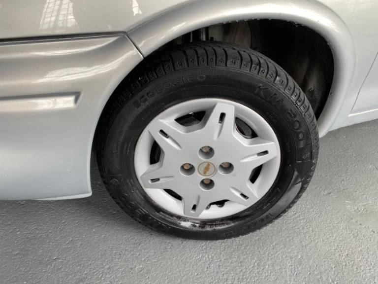 CHEVROLET - CORSA - 2004/2004 - Prata - R$ 20.900,00