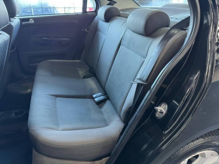 VOLKSWAGEN - VOYAGE - 2010/2011 - Preta - R$ 33.900,00