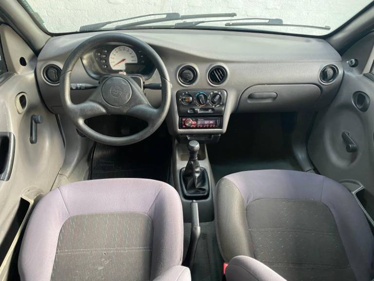 CHEVROLET - CELTA - 2001/2001 - Prata - R$ 15.900,00