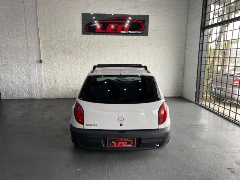 CHEVROLET - CELTA - 2001/2002 - Branca - R$ 17.900,00