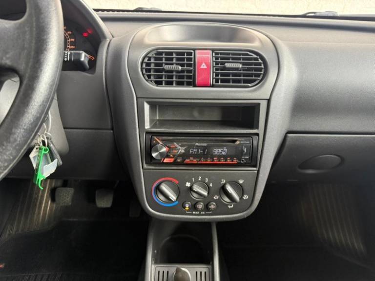 CHEVROLET - CORSA - 2011/2011 - Vermelha - R$ 33.900,00