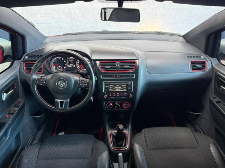 VOLKSWAGEN - FOX - 2013/2014 - Vermelha - R$ 45.900,00