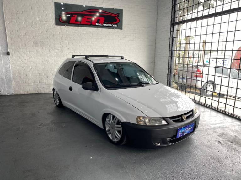 CHEVROLET - CELTA - 2001/2002 - Branca - R$ 17.900,00