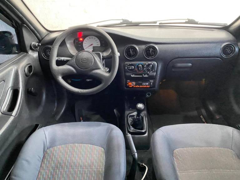 CHEVROLET - CELTA - 2001/2002 - Branca - R$ 17.900,00