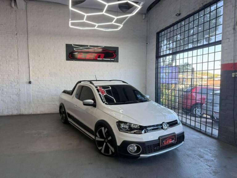 VOLKSWAGEN - SAVEIRO - 2014/2014 - Branca - R$ 69.900,00