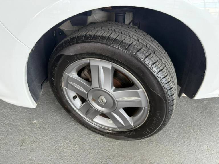 RENAULT - SANDERO - 2014/2014 - Branca - R$ 32.900,00