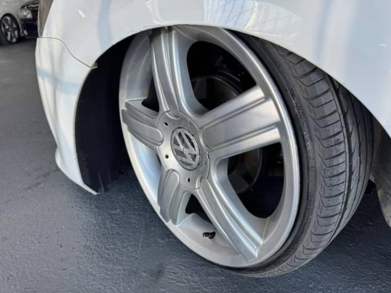 VOLKSWAGEN - GOL - 2013/2014 - Branca - R$ 42.900,00
