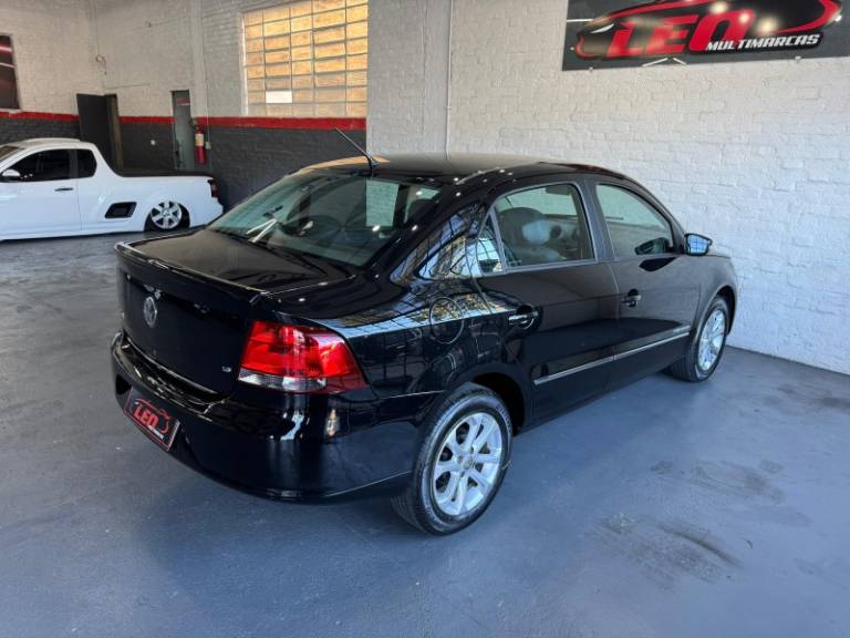 VOLKSWAGEN - VOYAGE - 2010/2011 - Preta - R$ 33.900,00