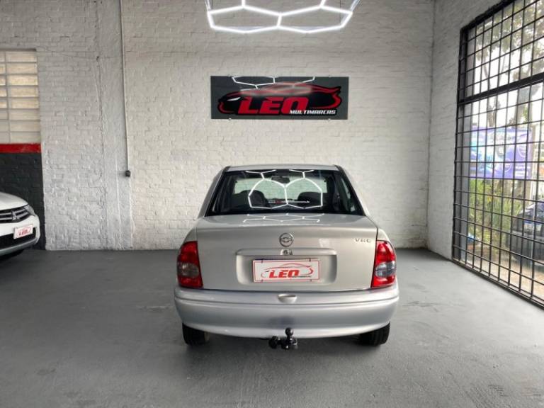 CHEVROLET - CORSA - 2004/2004 - Prata - R$ 20.900,00