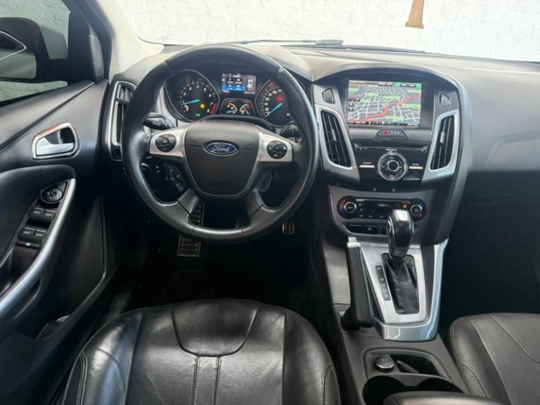 FORD - FOCUS - 2015/2015 - Branca - R$ 61.900,00