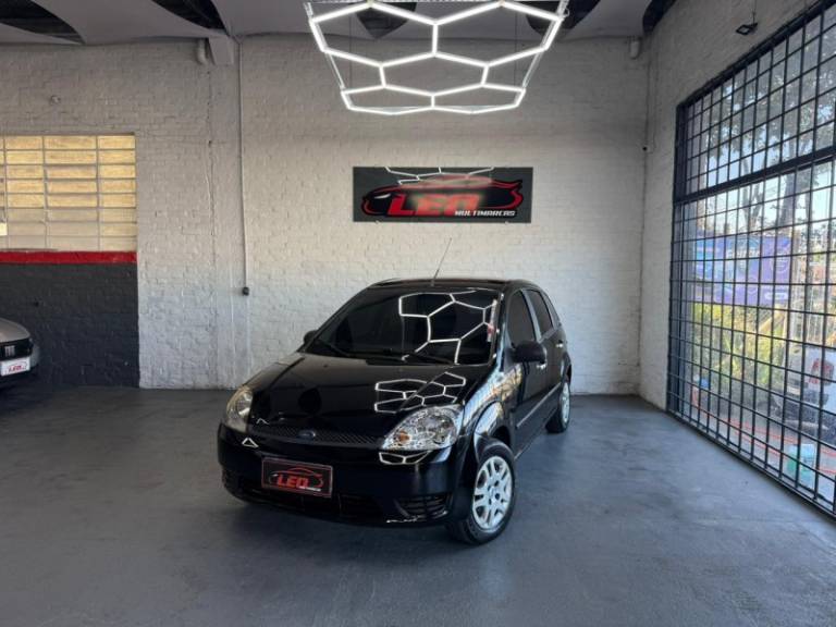 FORD - FIESTA - 2006/2006 - Preta - R$ 19.900,00