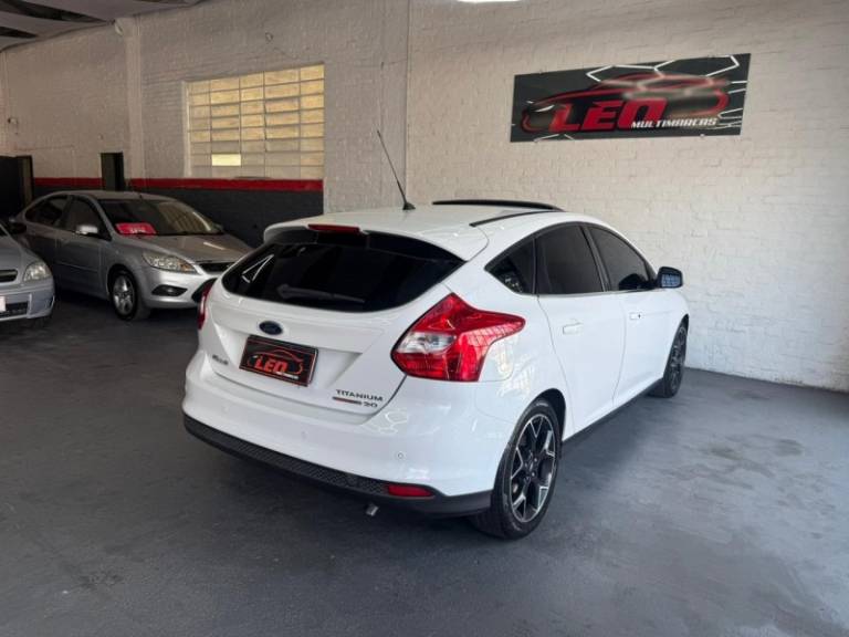 FORD - FOCUS - 2015/2015 - Branca - R$ 61.900,00