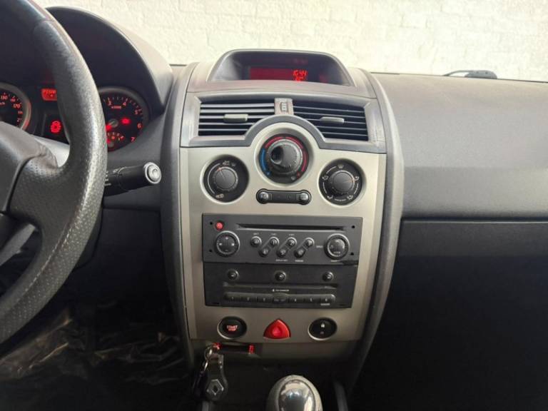 RENAULT - MÉGANE - 2007/2007 - Cinza - R$ 23.900,00