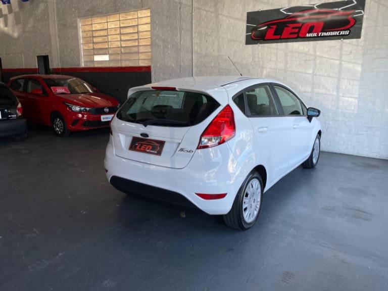 FORD - FIESTA - 2014/2014 - Branca - R$ 43.900,00