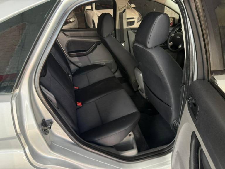 FORD - FOCUS - 2012/2012 - Prata - R$ 43.900,00