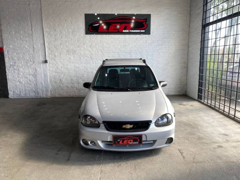 CHEVROLET - CORSA - 2000/2001 - Prata - R$ 15.900,00