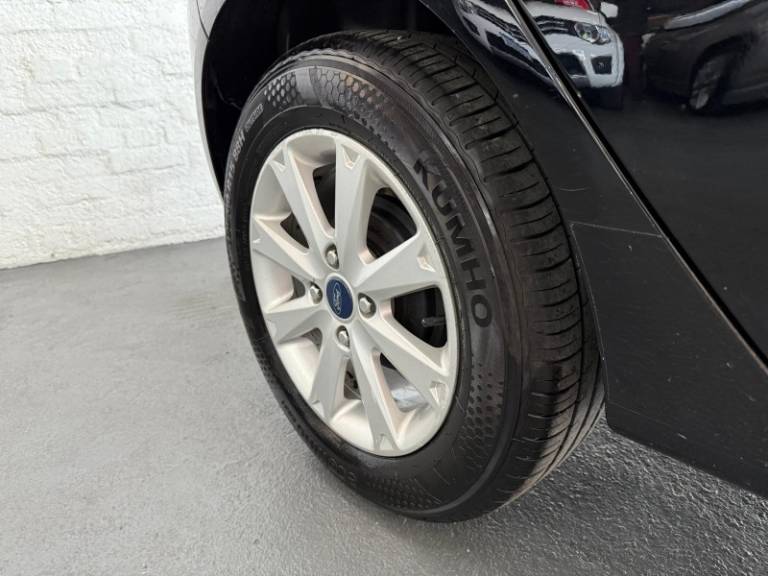 FORD - FIESTA - 2011/2012 - Preta - R$ 40.900,00