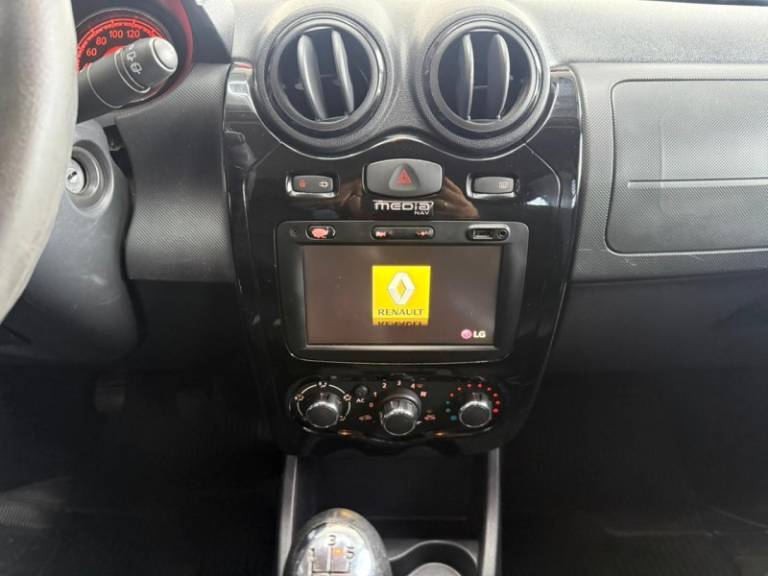 RENAULT - SANDERO - 2014/2014 - Branca - R$ 32.900,00